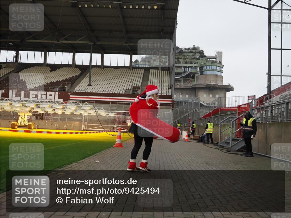 07.12.2025 - St. Pauli X-Mass-Run No. 15 Fabian Wolf http://msf.ph/oto/9425494 07.12.2025 12:16:27 Ziel 1883 meine-sportfotos.de