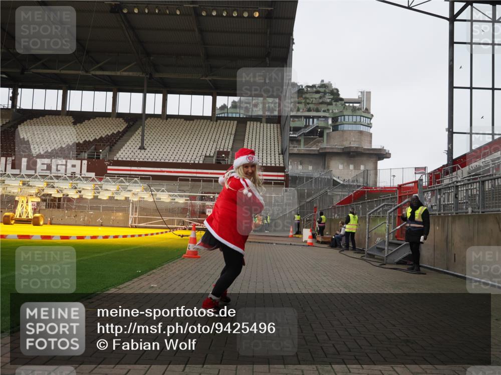 07.12.2025 - St. Pauli X-Mass-Run No. 15 Fabian Wolf http://msf.ph/oto/9425496 07.12.2025 12:16:27 Ziel 1883 meine-sportfotos.de