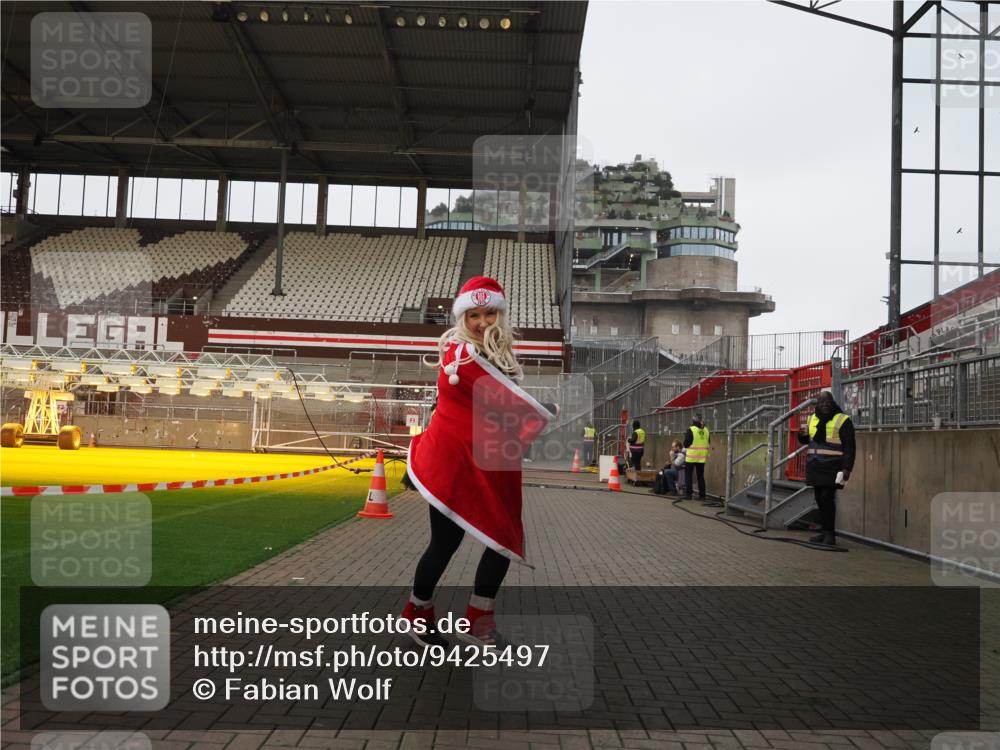 07.12.2025 - St. Pauli X-Mass-Run No. 15 Fabian Wolf http://msf.ph/oto/9425497 07.12.2025 12:16:27 Ziel 1883 meine-sportfotos.de