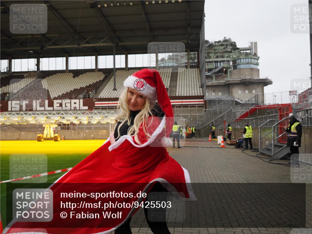 07.12.2025 - St. Pauli X-Mass-Run No. 15 Fabian Wolf http://msf.ph/oto/9425503 07.12.2025 12:16:29 Ziel 1883 meine-sportfotos.de