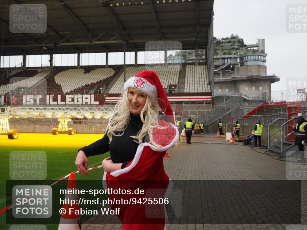 07.12.2025 - St. Pauli X-Mass-Run No. 15 Fabian Wolf http://msf.ph/oto/9425506 07.12.2025 12:16:29 Ziel 1883 meine-sportfotos.de