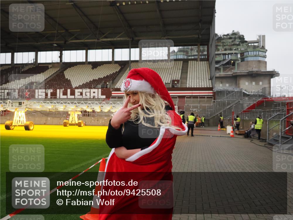 07.12.2025 - St. Pauli X-Mass-Run No. 15 Fabian Wolf http://msf.ph/oto/9425508 07.12.2025 12:16:30 Ziel 1883 meine-sportfotos.de