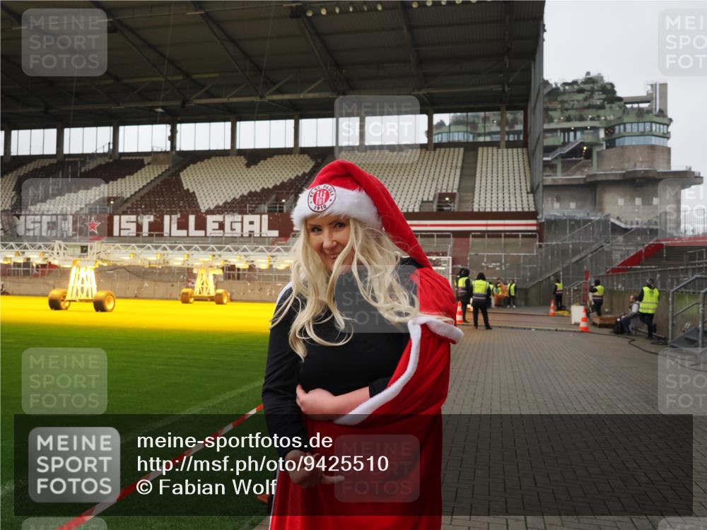 07.12.2025 - St. Pauli X-Mass-Run No. 15 Fabian Wolf http://msf.ph/oto/9425510 07.12.2025 12:16:30 Ziel 1883 meine-sportfotos.de