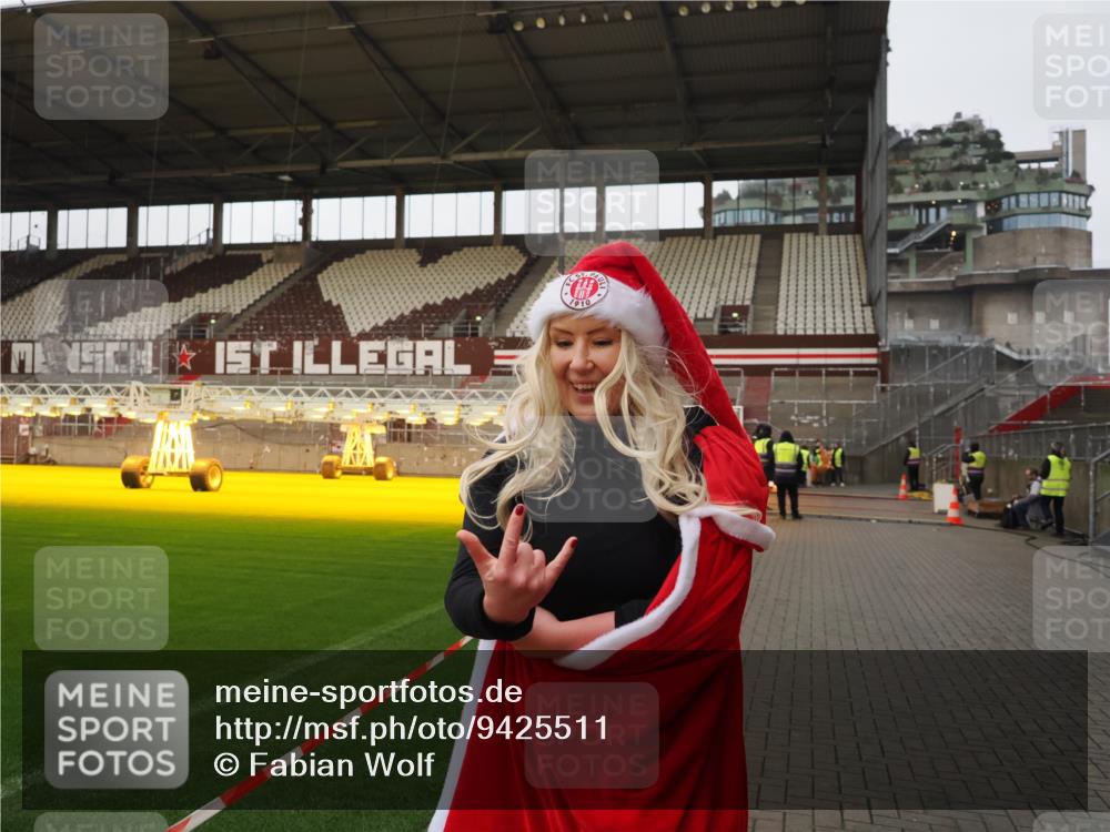 07.12.2025 - St. Pauli X-Mass-Run No. 15 Fabian Wolf http://msf.ph/oto/9425511 07.12.2025 12:16:30 Ziel 1883 meine-sportfotos.de