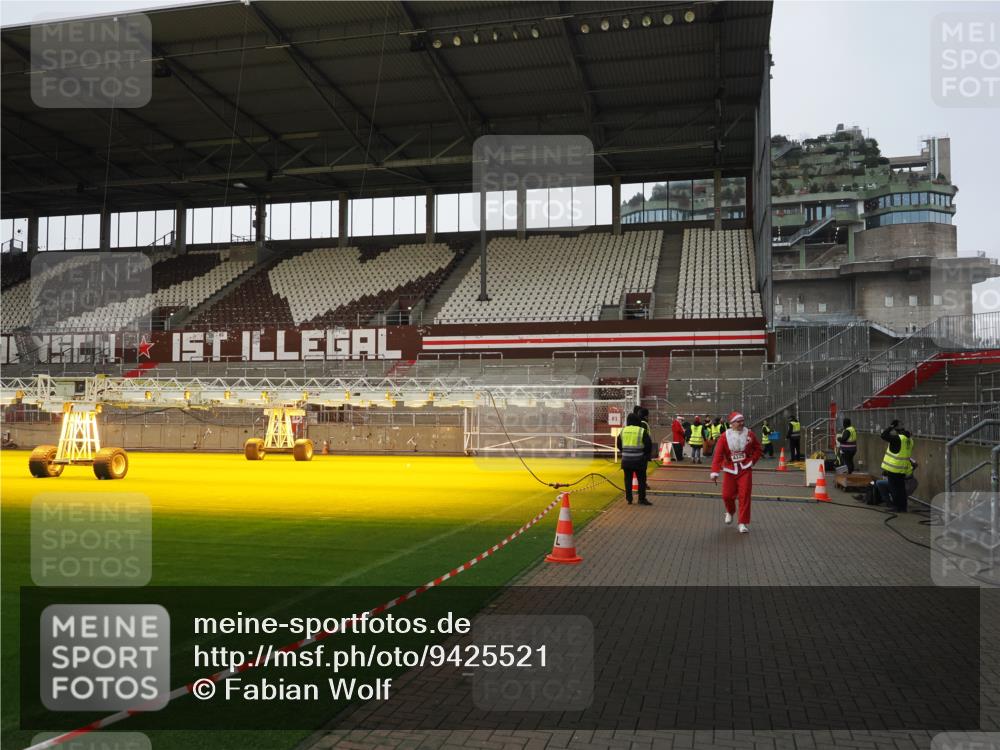 07.12.2025 - St. Pauli X-Mass-Run No. 15 Fabian Wolf http://msf.ph/oto/9425521 07.12.2025 12:16:59 Ziel 4325 meine-sportfotos.de
