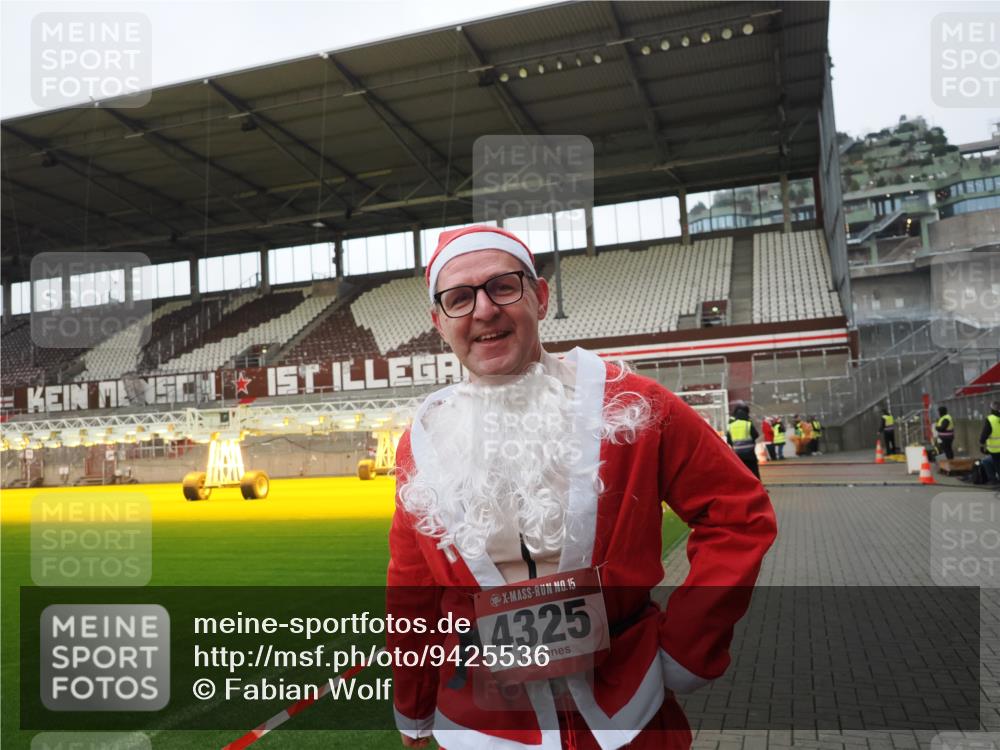 07.12.2025 - St. Pauli X-Mass-Run No. 15 Fabian Wolf http://msf.ph/oto/9425536 07.12.2025 12:17:07 Ziel 4325 meine-sportfotos.de