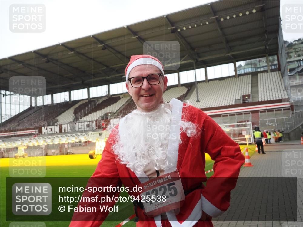 07.12.2025 - St. Pauli X-Mass-Run No. 15 Fabian Wolf http://msf.ph/oto/9425538 07.12.2025 12:17:07 Ziel 4325 meine-sportfotos.de