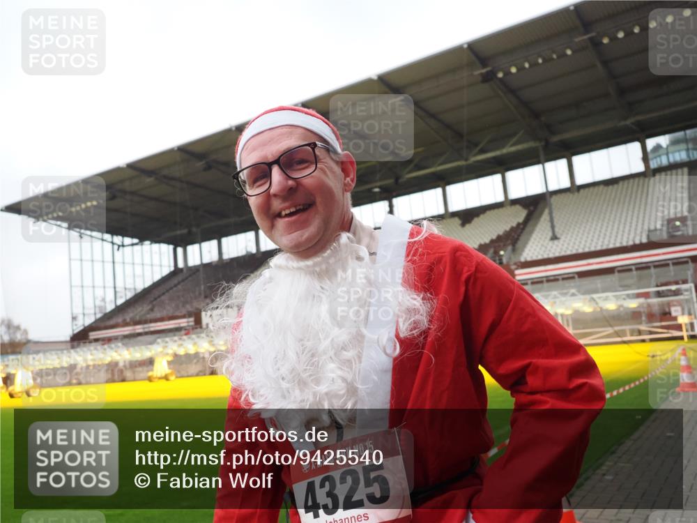 07.12.2025 - St. Pauli X-Mass-Run No. 15 Fabian Wolf http://msf.ph/oto/9425540 07.12.2025 12:17:08 Ziel 4325 meine-sportfotos.de