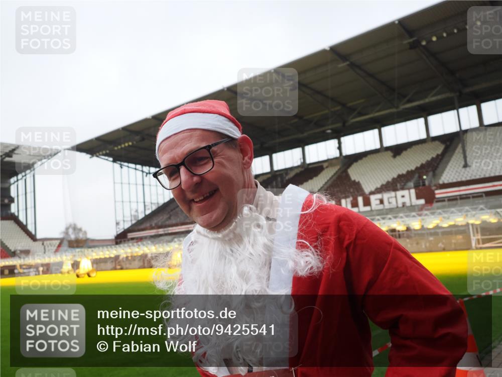 07.12.2025 - St. Pauli X-Mass-Run No. 15 Fabian Wolf http://msf.ph/oto/9425541 07.12.2025 12:17:08 Ziel 4325 meine-sportfotos.de