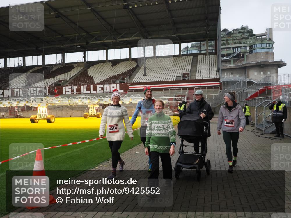 07.12.2025 - St. Pauli X-Mass-Run No. 15 Fabian Wolf http://msf.ph/oto/9425552 07.12.2025 12:17:48 Ziel 3866, 3868, 4014, 4015 meine-sportfotos.de