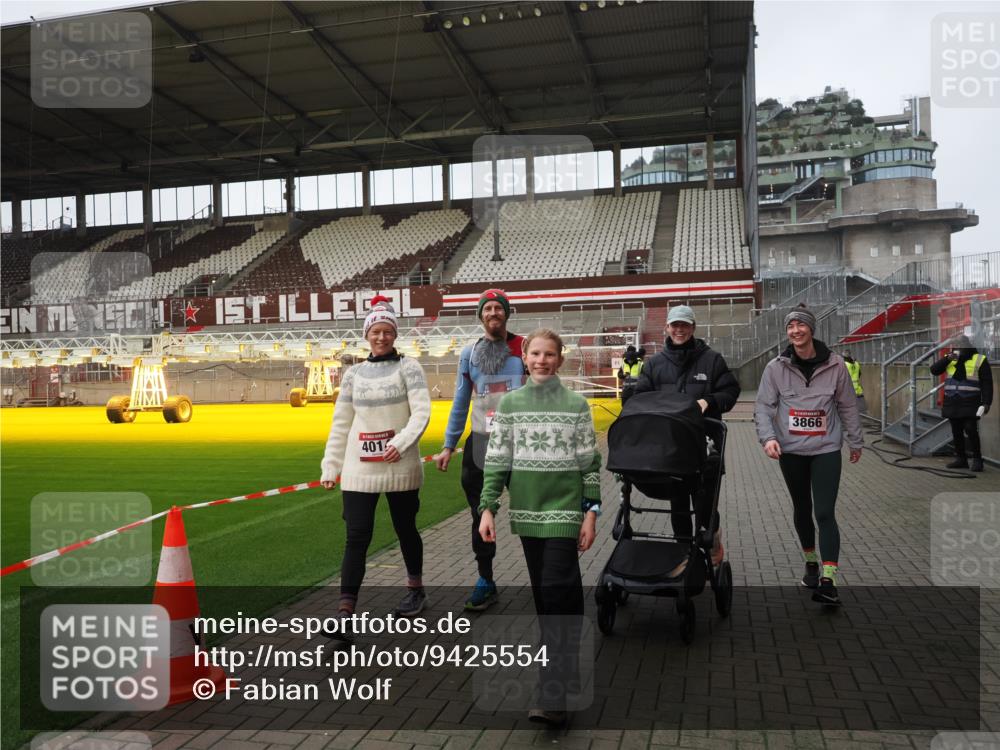 07.12.2025 - St. Pauli X-Mass-Run No. 15 Fabian Wolf http://msf.ph/oto/9425554 07.12.2025 12:17:48 Ziel 3866, 3868, 4014, 4015 meine-sportfotos.de
