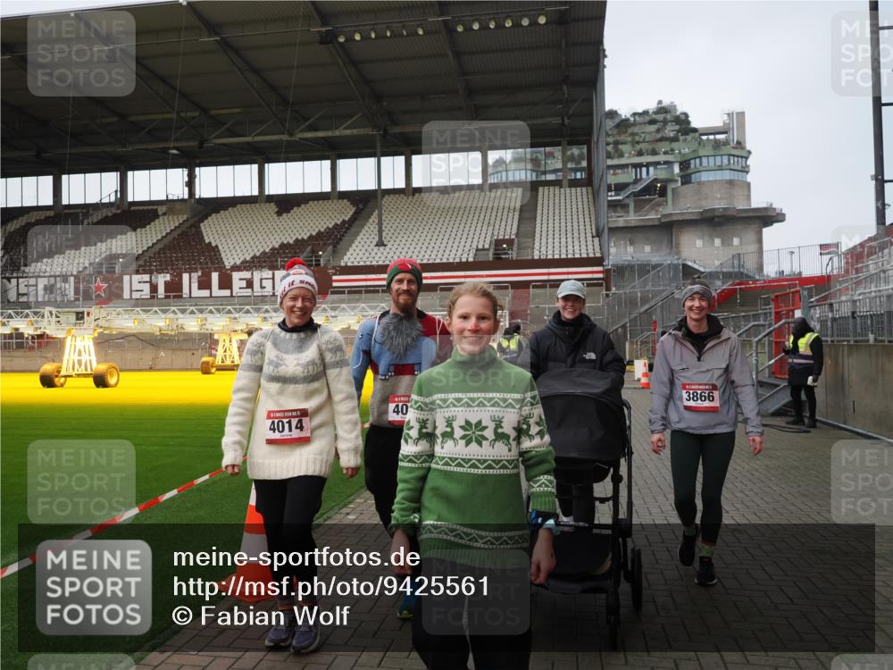 07.12.2025 - St. Pauli X-Mass-Run No. 15 Fabian Wolf http://msf.ph/oto/9425561 07.12.2025 12:17:50 Ziel 3866, 4015 meine-sportfotos.de