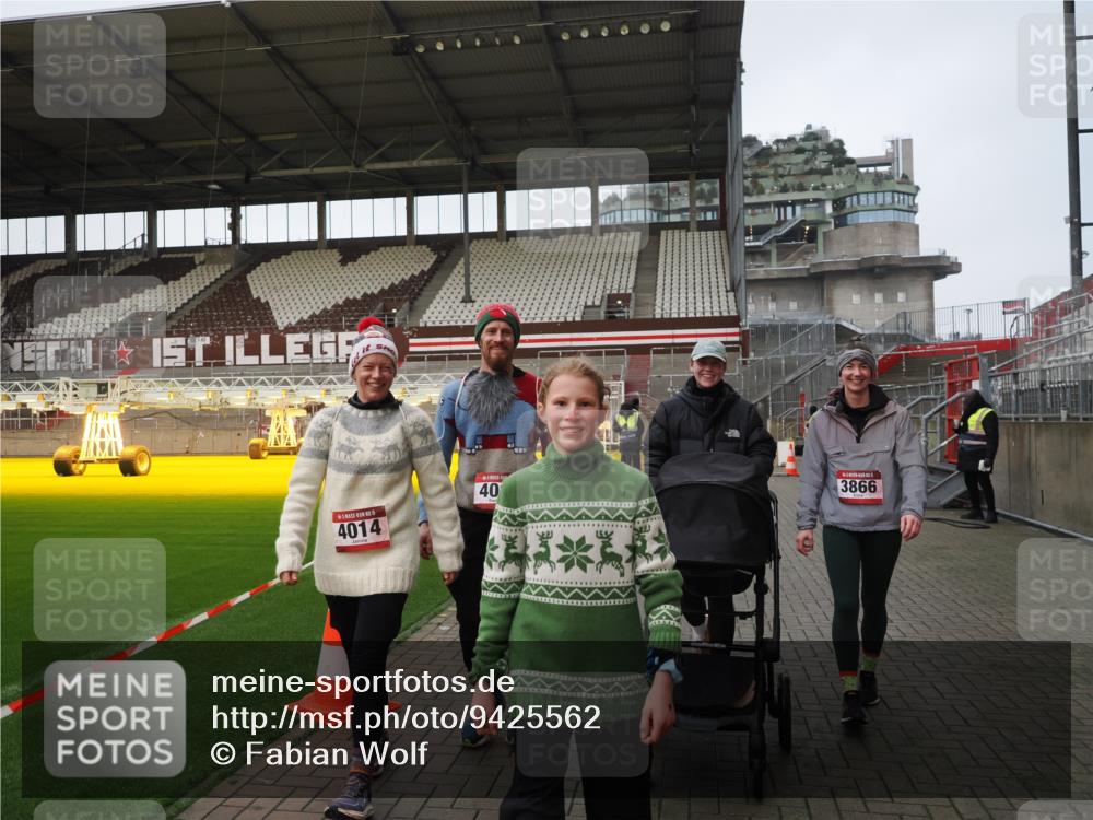 07.12.2025 - St. Pauli X-Mass-Run No. 15 Fabian Wolf http://msf.ph/oto/9425562 07.12.2025 12:17:50 Ziel 3866, 4015 meine-sportfotos.de