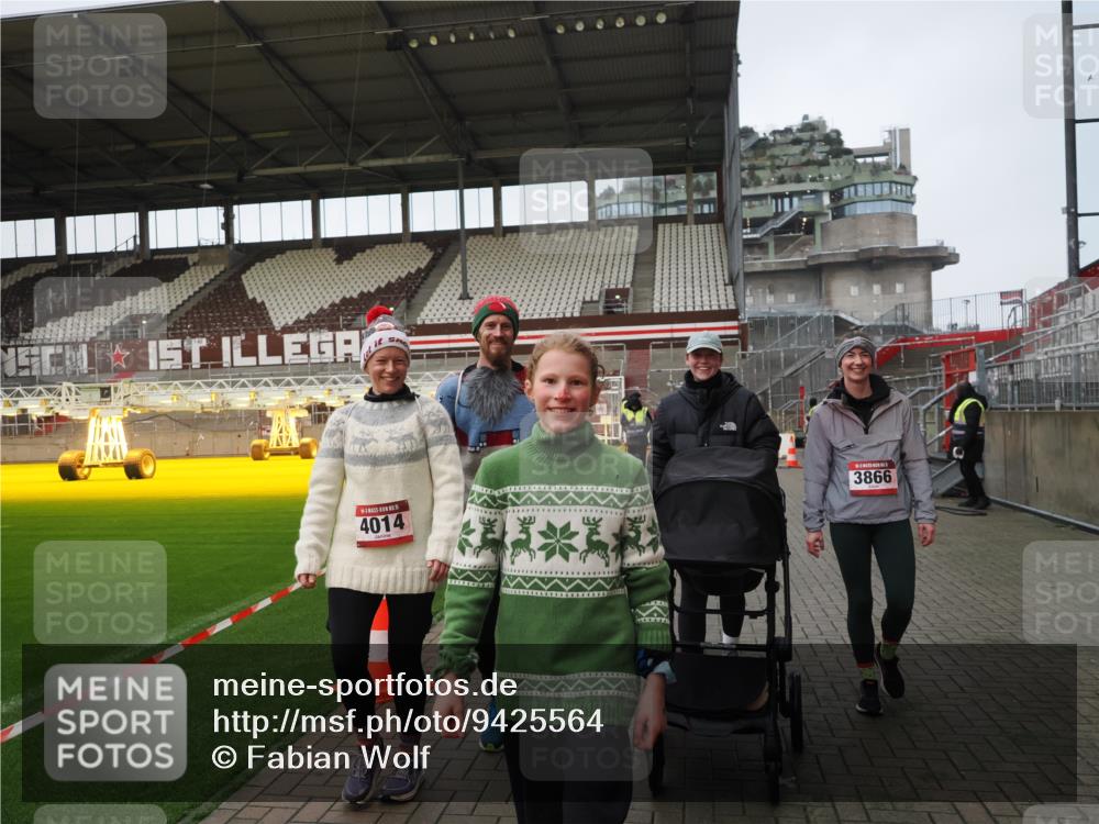 07.12.2025 - St. Pauli X-Mass-Run No. 15 Fabian Wolf http://msf.ph/oto/9425564 07.12.2025 12:17:50 Ziel 3866, 4015 meine-sportfotos.de