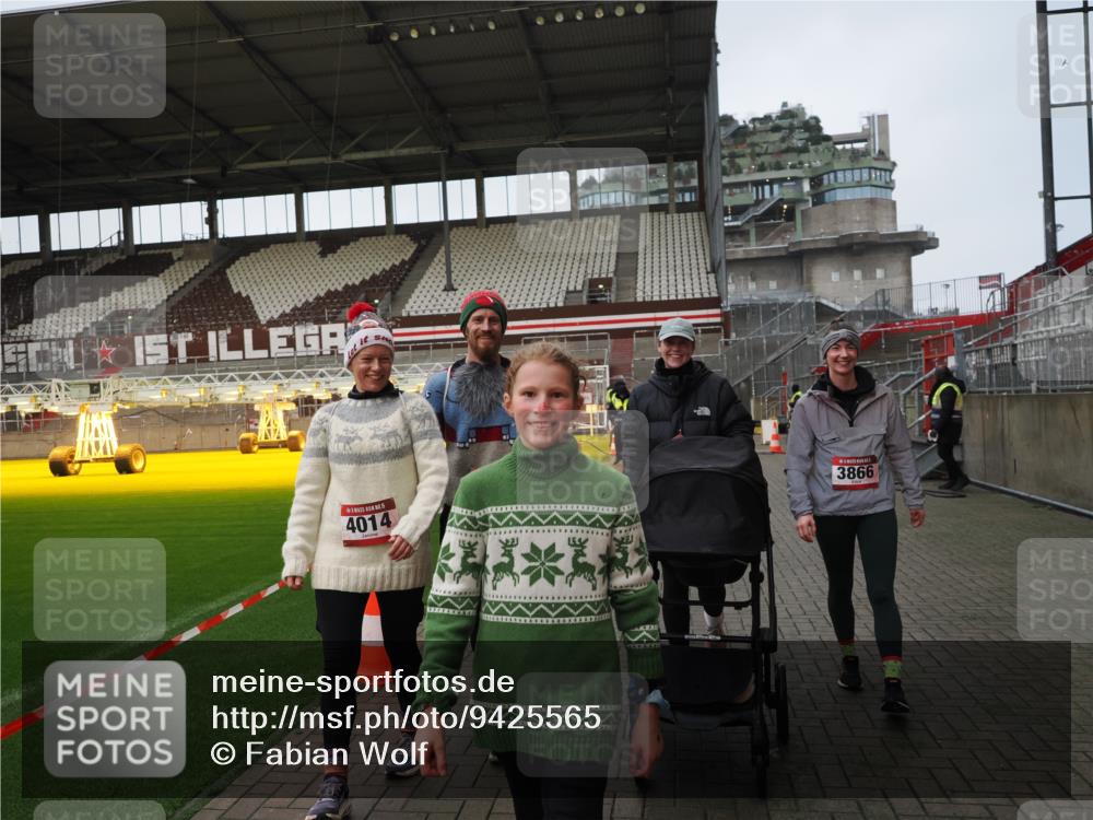07.12.2025 - St. Pauli X-Mass-Run No. 15 Fabian Wolf http://msf.ph/oto/9425565 07.12.2025 12:17:50 Ziel 3866, 4015 meine-sportfotos.de