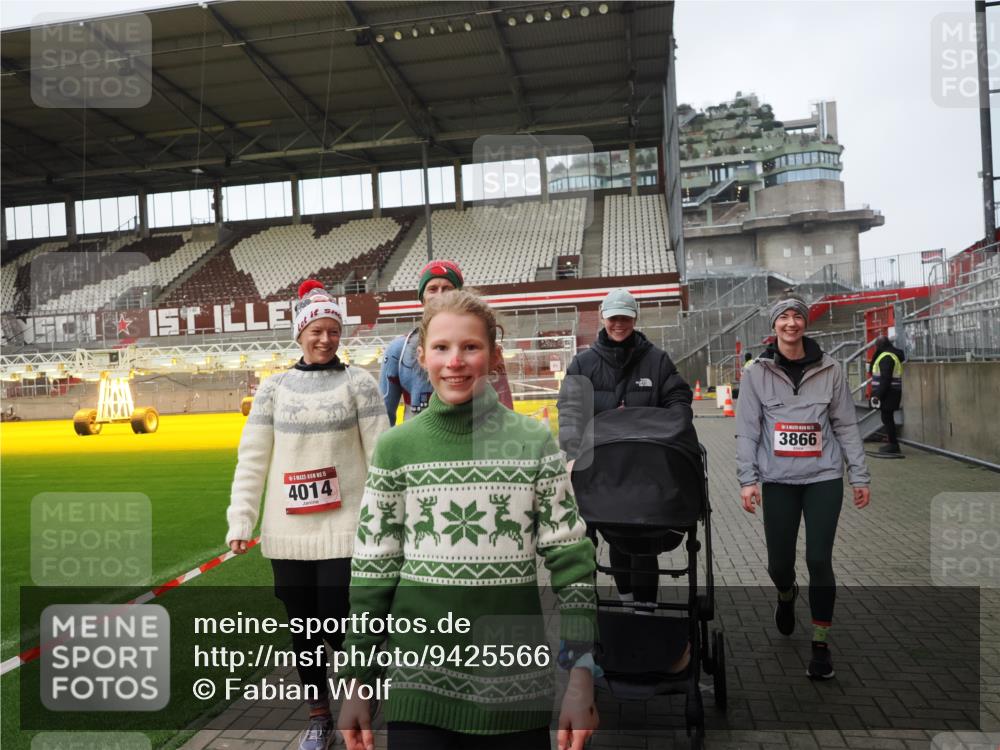 07.12.2025 - St. Pauli X-Mass-Run No. 15 Fabian Wolf http://msf.ph/oto/9425566 07.12.2025 12:17:51 Ziel  meine-sportfotos.de