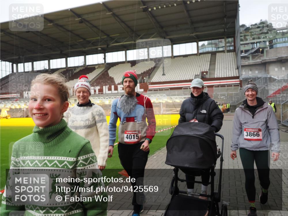 07.12.2025 - St. Pauli X-Mass-Run No. 15 Fabian Wolf http://msf.ph/oto/9425569 07.12.2025 12:17:51 Ziel  meine-sportfotos.de