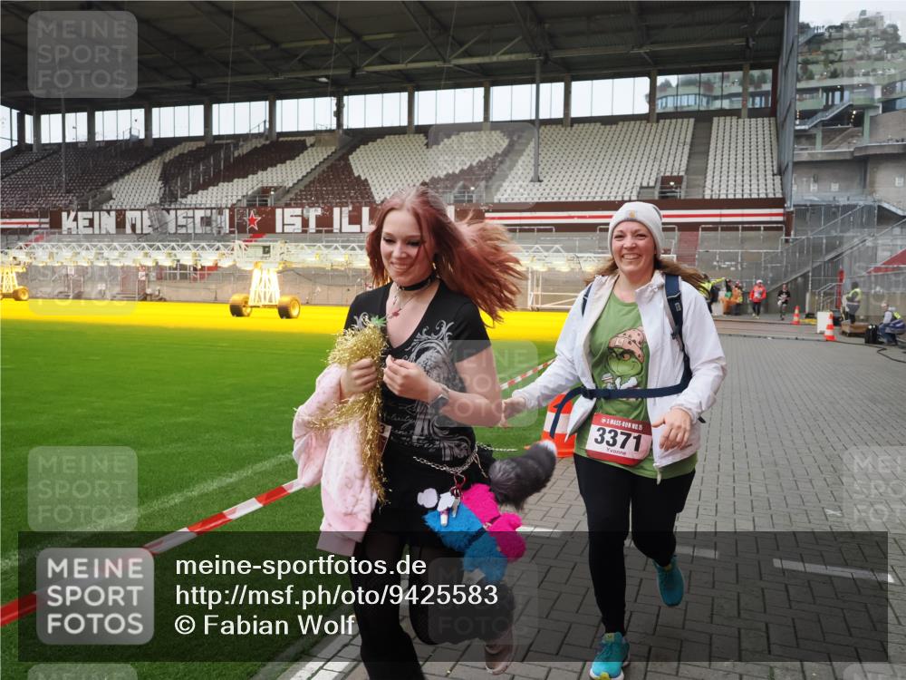 07.12.2025 - St. Pauli X-Mass-Run No. 15 Fabian Wolf http://msf.ph/oto/9425583 07.12.2025 12:18:59 Ziel 3371, 3373 meine-sportfotos.de