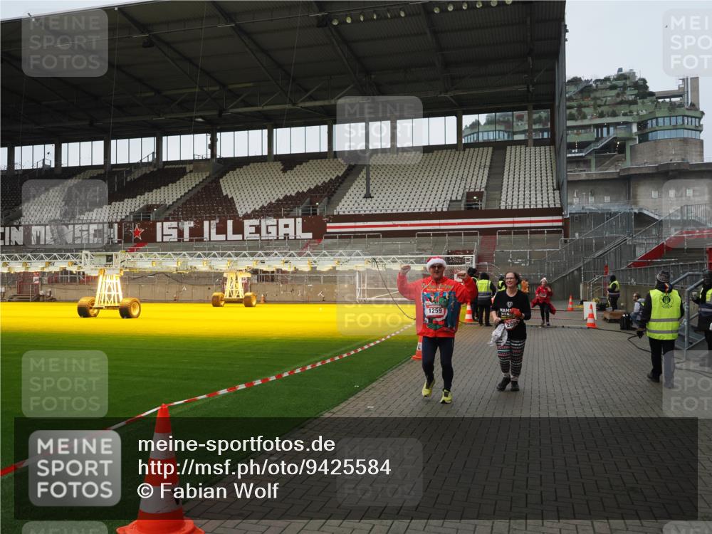 07.12.2025 - St. Pauli X-Mass-Run No. 15 Fabian Wolf http://msf.ph/oto/9425584 07.12.2025 12:19:12 Ziel 1259, 2093, 2309 meine-sportfotos.de