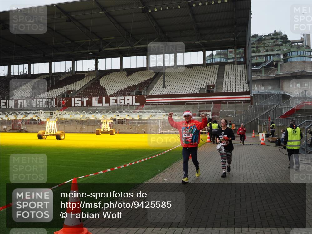 07.12.2025 - St. Pauli X-Mass-Run No. 15 Fabian Wolf http://msf.ph/oto/9425585 07.12.2025 12:19:12 Ziel 1259, 2093, 2309 meine-sportfotos.de
