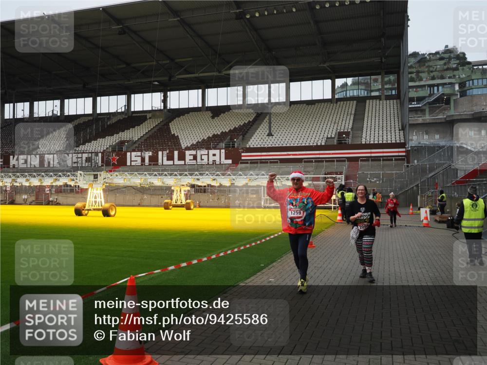 07.12.2025 - St. Pauli X-Mass-Run No. 15 Fabian Wolf http://msf.ph/oto/9425586 07.12.2025 12:19:12 Ziel 1259, 2093, 2309 meine-sportfotos.de