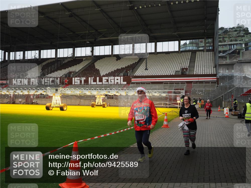07.12.2025 - St. Pauli X-Mass-Run No. 15 Fabian Wolf http://msf.ph/oto/9425589 07.12.2025 12:19:13 Ziel 1259, 2093, 2309 meine-sportfotos.de