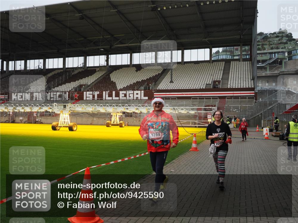 07.12.2025 - St. Pauli X-Mass-Run No. 15 Fabian Wolf http://msf.ph/oto/9425590 07.12.2025 12:19:13 Ziel 1259, 2093, 2309 meine-sportfotos.de
