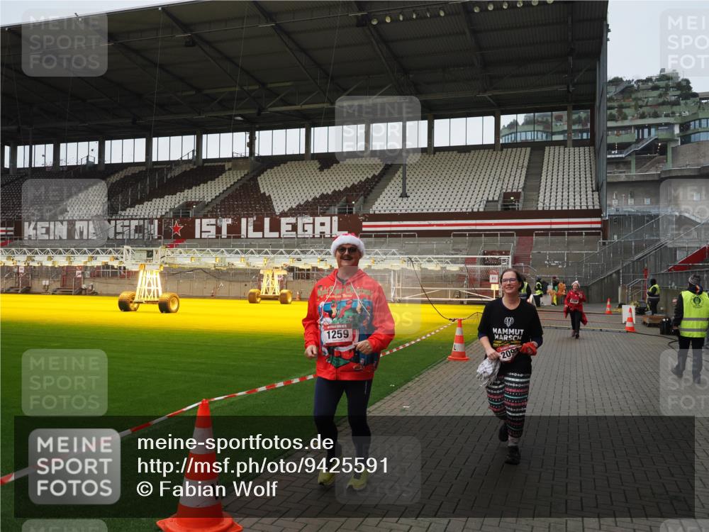 07.12.2025 - St. Pauli X-Mass-Run No. 15 Fabian Wolf http://msf.ph/oto/9425591 07.12.2025 12:19:13 Ziel 1259, 2093, 2309 meine-sportfotos.de