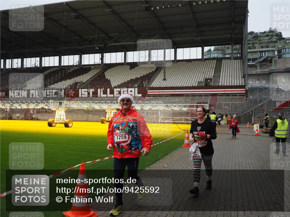 07.12.2025 - St. Pauli X-Mass-Run No. 15 Fabian Wolf http://msf.ph/oto/9425592 07.12.2025 12:19:13 Ziel 1259, 2093, 2309 meine-sportfotos.de