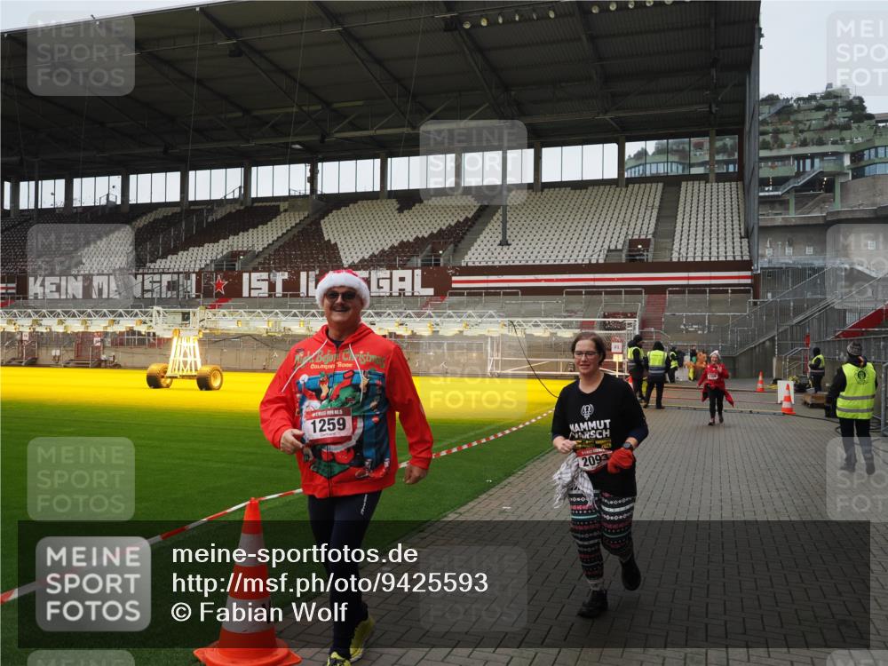 07.12.2025 - St. Pauli X-Mass-Run No. 15 Fabian Wolf http://msf.ph/oto/9425593 07.12.2025 12:19:13 Ziel 1259, 2093, 2309 meine-sportfotos.de