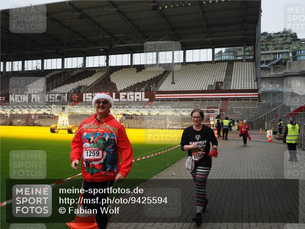 07.12.2025 - St. Pauli X-Mass-Run No. 15 Fabian Wolf http://msf.ph/oto/9425594 07.12.2025 12:19:14 Ziel 1259, 2093, 2309 meine-sportfotos.de