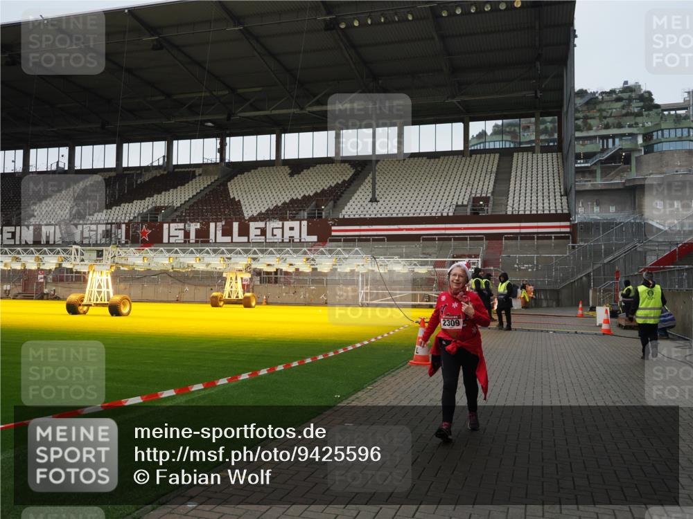 07.12.2025 - St. Pauli X-Mass-Run No. 15 Fabian Wolf http://msf.ph/oto/9425596 07.12.2025 12:19:18 Ziel 1259, 2093, 2309 meine-sportfotos.de