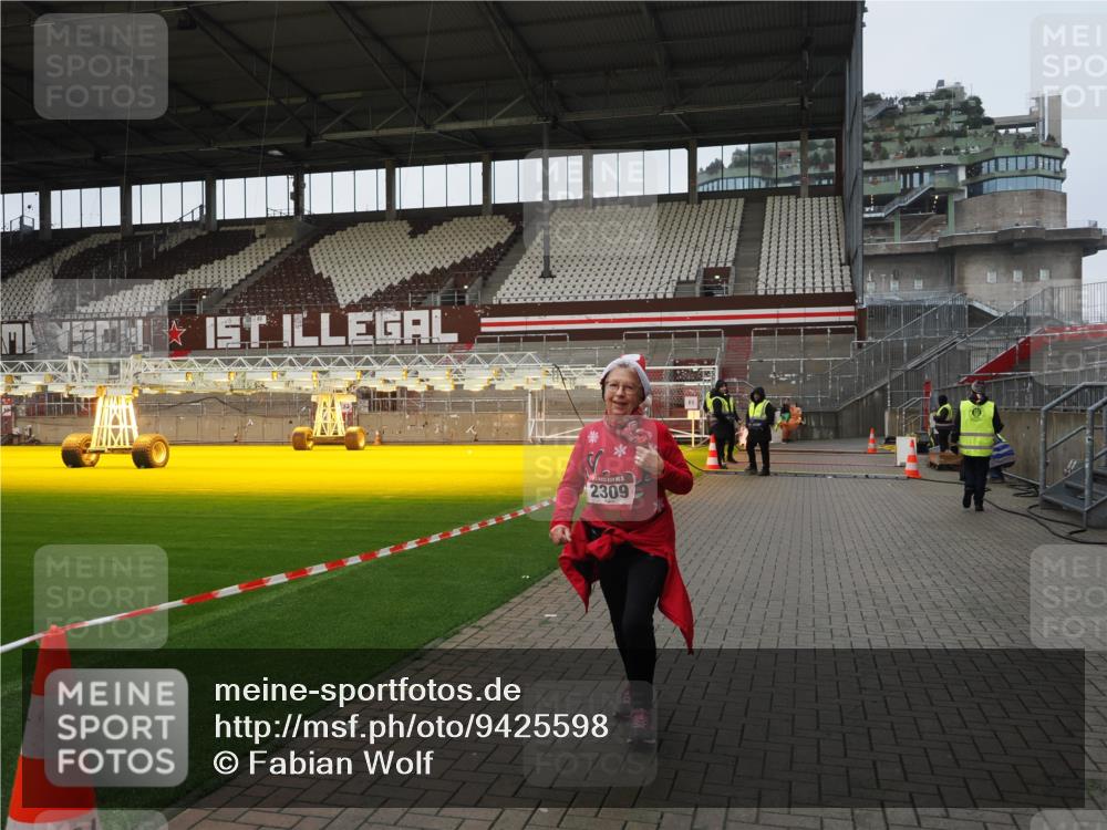 07.12.2025 - St. Pauli X-Mass-Run No. 15 Fabian Wolf http://msf.ph/oto/9425598 07.12.2025 12:19:19 Ziel 1259, 2093, 2309 meine-sportfotos.de