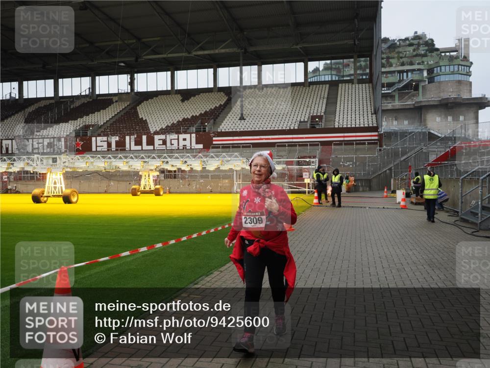 07.12.2025 - St. Pauli X-Mass-Run No. 15 Fabian Wolf http://msf.ph/oto/9425600 07.12.2025 12:19:20 Ziel 1259, 2093, 2309 meine-sportfotos.de