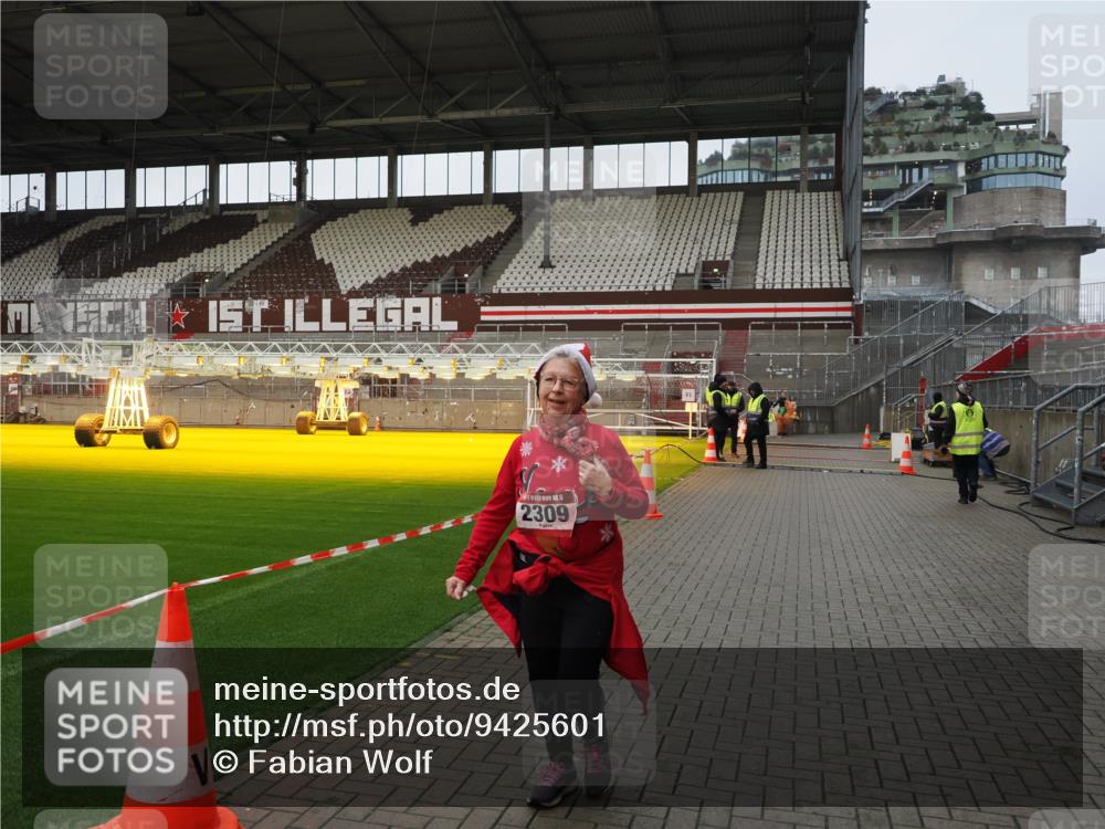 07.12.2025 - St. Pauli X-Mass-Run No. 15 Fabian Wolf http://msf.ph/oto/9425601 07.12.2025 12:19:20 Ziel 1259, 2093, 2309 meine-sportfotos.de