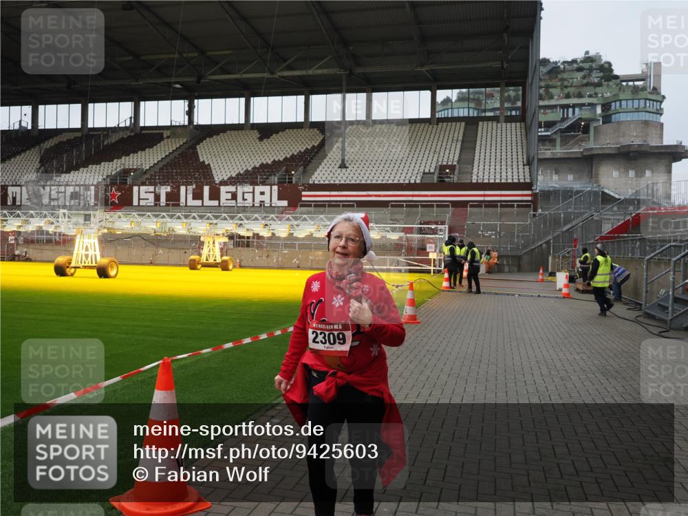 07.12.2025 - St. Pauli X-Mass-Run No. 15 Fabian Wolf http://msf.ph/oto/9425603 07.12.2025 12:19:20 Ziel 1259, 2093, 2309 meine-sportfotos.de