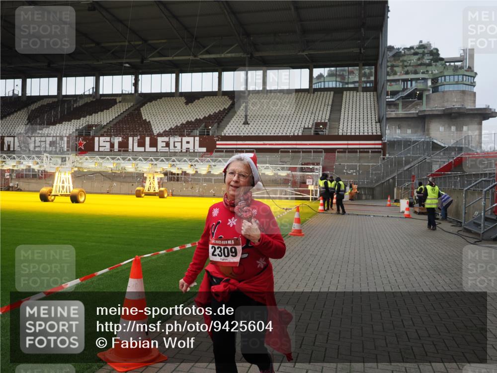 07.12.2025 - St. Pauli X-Mass-Run No. 15 Fabian Wolf http://msf.ph/oto/9425604 07.12.2025 12:19:20 Ziel 1259, 2093, 2309 meine-sportfotos.de