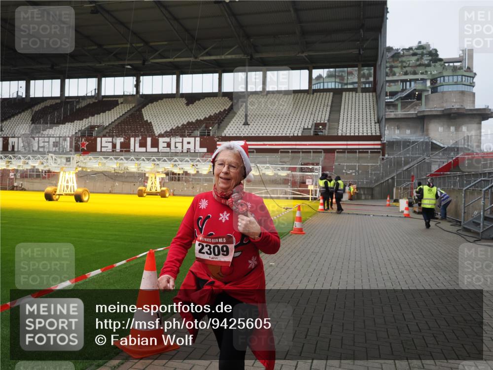 07.12.2025 - St. Pauli X-Mass-Run No. 15 Fabian Wolf http://msf.ph/oto/9425605 07.12.2025 12:19:21 Ziel 1259, 2093, 2309 meine-sportfotos.de