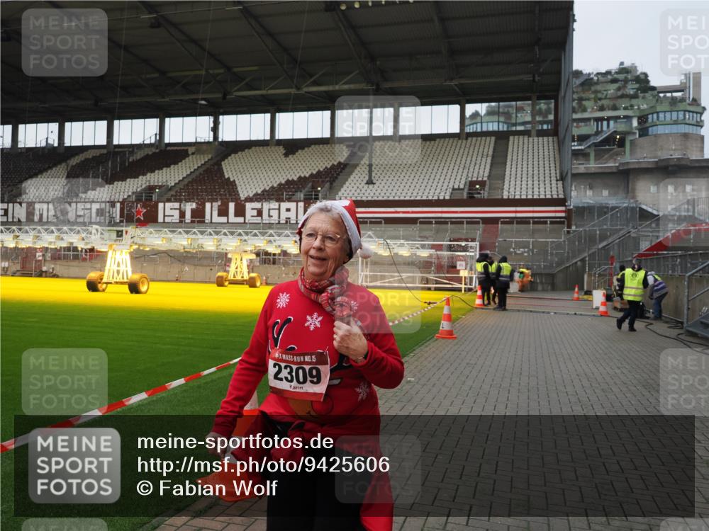 07.12.2025 - St. Pauli X-Mass-Run No. 15 Fabian Wolf http://msf.ph/oto/9425606 07.12.2025 12:19:21 Ziel 1259, 2093, 2309 meine-sportfotos.de