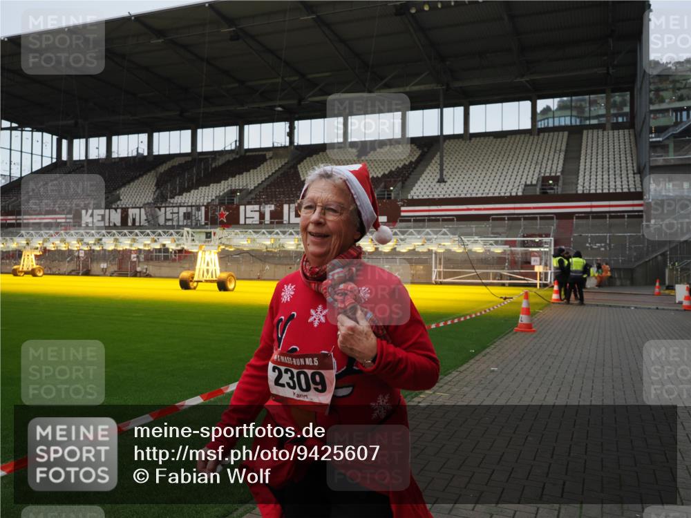 07.12.2025 - St. Pauli X-Mass-Run No. 15 Fabian Wolf http://msf.ph/oto/9425607 07.12.2025 12:19:21 Ziel 1259, 2093, 2309 meine-sportfotos.de