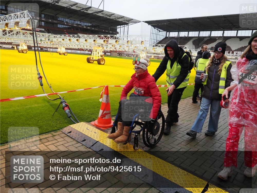 07.12.2025 - St. Pauli X-Mass-Run No. 15 Fabian Wolf http://msf.ph/oto/9425615 07.12.2025 12:24:31 Ziel 3775, 3776 meine-sportfotos.de