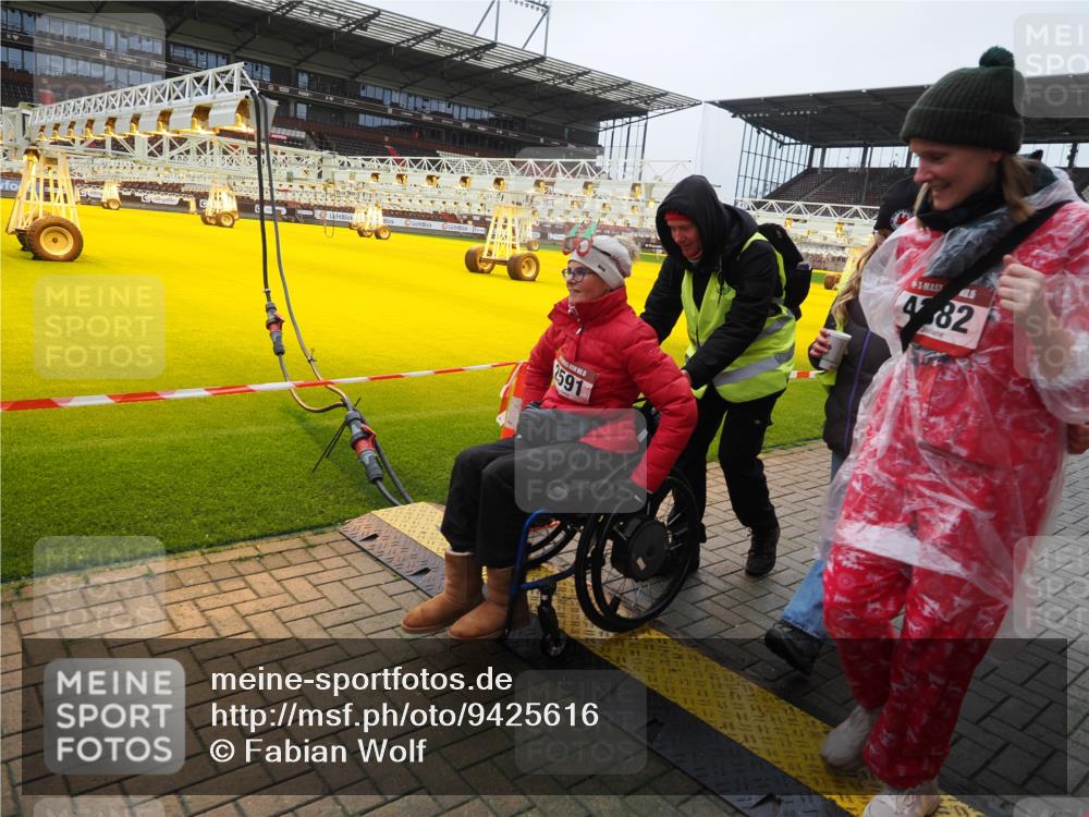07.12.2025 - St. Pauli X-Mass-Run No. 15 Fabian Wolf http://msf.ph/oto/9425616 07.12.2025 12:24:32 Ziel 3775, 3776 meine-sportfotos.de