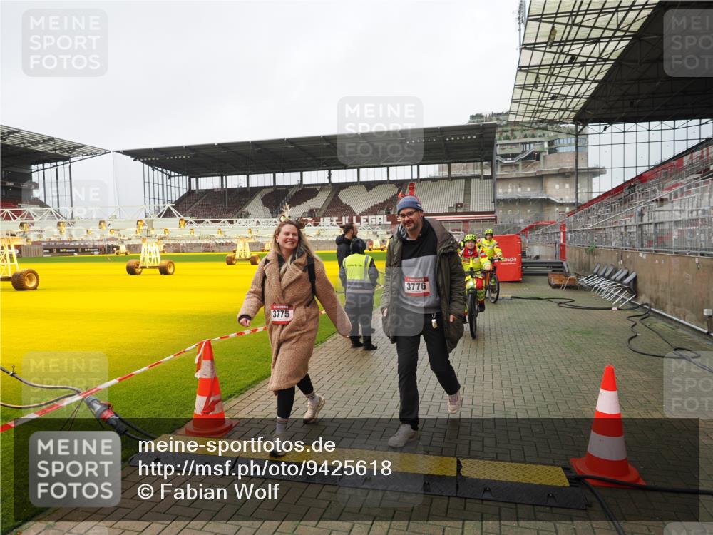 07.12.2025 - St. Pauli X-Mass-Run No. 15 Fabian Wolf http://msf.ph/oto/9425618 07.12.2025 12:25:11 Ziel  meine-sportfotos.de