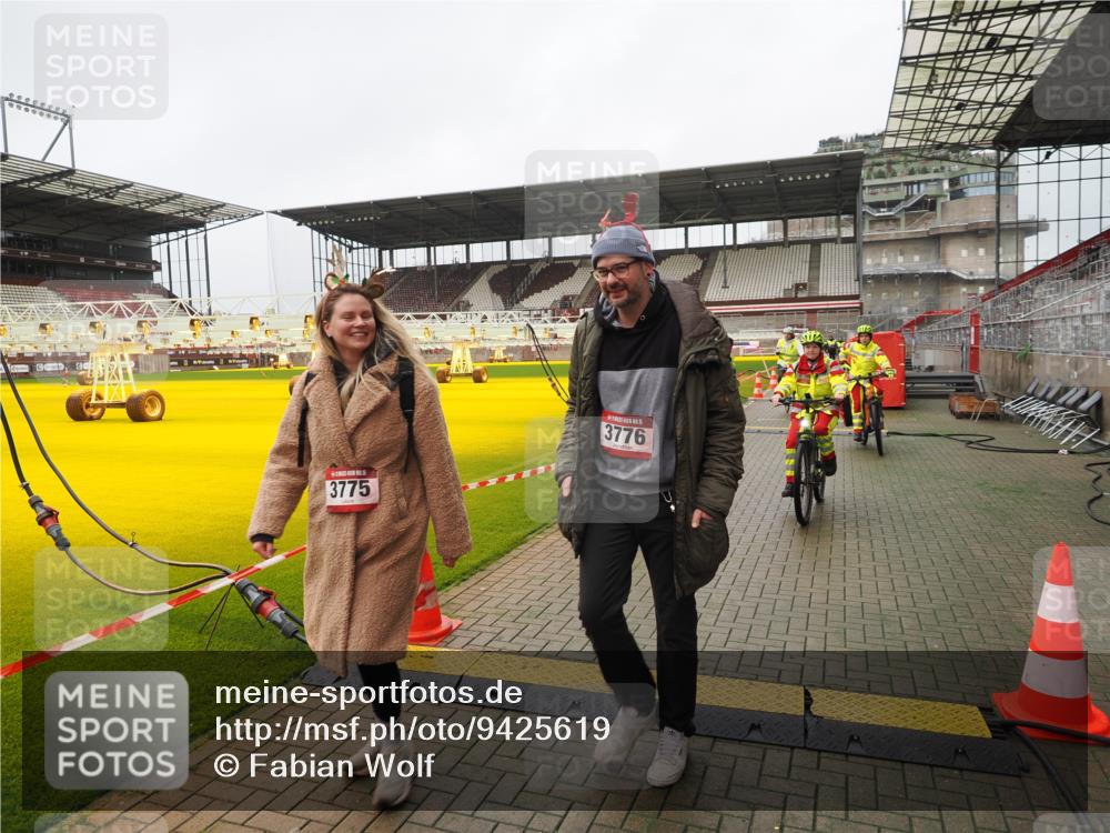07.12.2025 - St. Pauli X-Mass-Run No. 15 Fabian Wolf http://msf.ph/oto/9425619 07.12.2025 12:25:12 Ziel  meine-sportfotos.de
