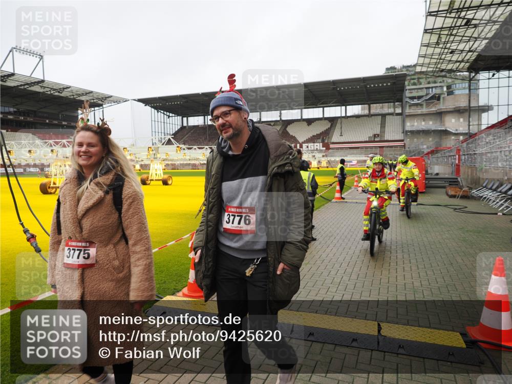 07.12.2025 - St. Pauli X-Mass-Run No. 15 Fabian Wolf http://msf.ph/oto/9425620 07.12.2025 12:25:12 Ziel  meine-sportfotos.de