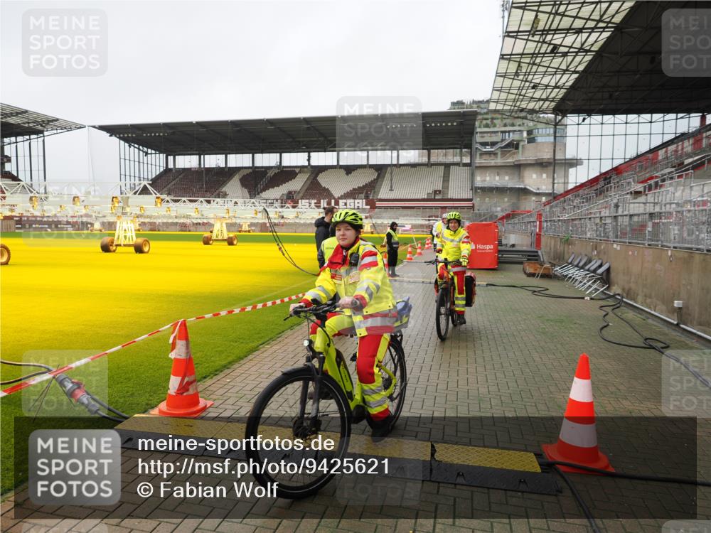 07.12.2025 - St. Pauli X-Mass-Run No. 15 Fabian Wolf http://msf.ph/oto/9425621 07.12.2025 12:25:14 Ziel  meine-sportfotos.de