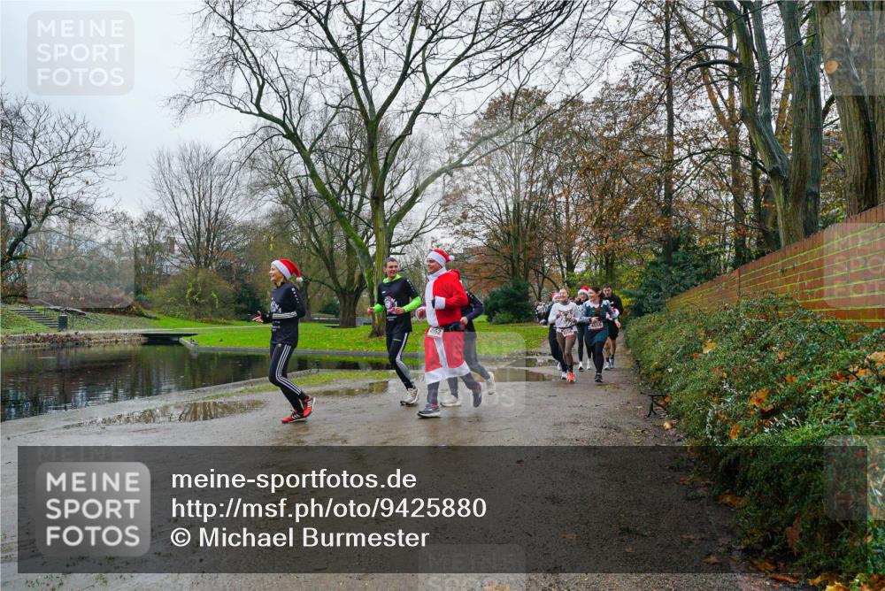 07.12.2025 - St. Pauli X-Mass-Run No. 15 Michael Burmester http://msf.ph/oto/9425880 07.12.2025 09:43:54 Laufen 4552, 4559 meine-sportfotos.de