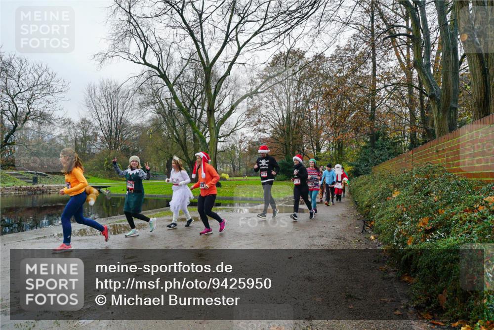 07.12.2025 - St. Pauli X-Mass-Run No. 15 Michael Burmester http://msf.ph/oto/9425950 07.12.2025 09:45:01 Laufen 1576, 3410, 3411, 1946 meine-sportfotos.de