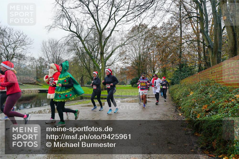 07.12.2025 - St. Pauli X-Mass-Run No. 15 Michael Burmester http://msf.ph/oto/9425961 07.12.2025 09:45:13 Laufen 327, 4459, 3935 meine-sportfotos.de