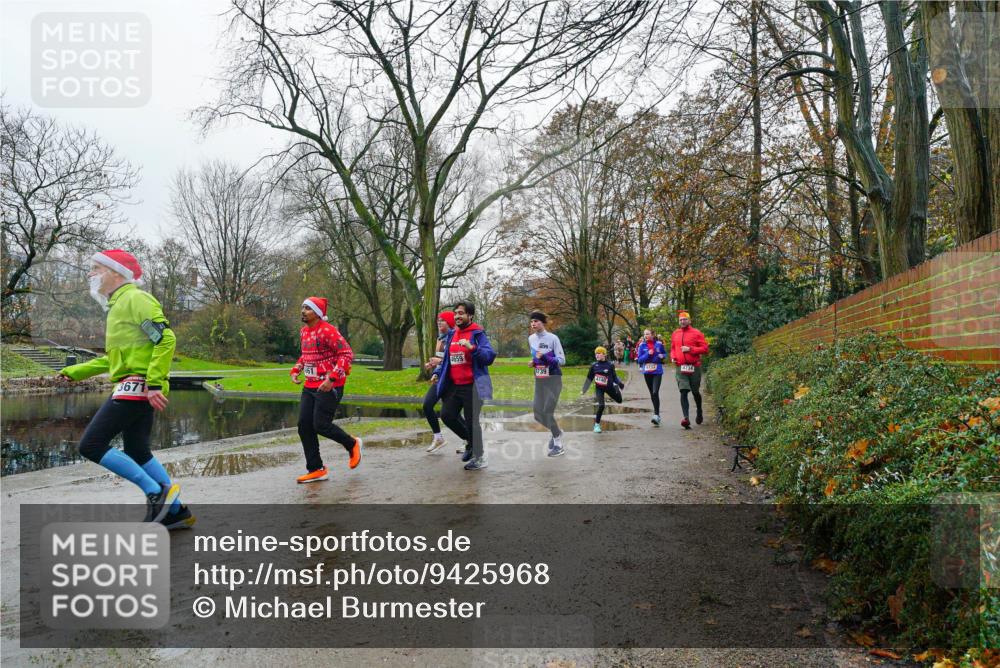 07.12.2025 - St. Pauli X-Mass-Run No. 15 Michael Burmester http://msf.ph/oto/9425968 07.12.2025 09:45:18 Laufen 4659, 937, 4734, 3671 meine-sportfotos.de
